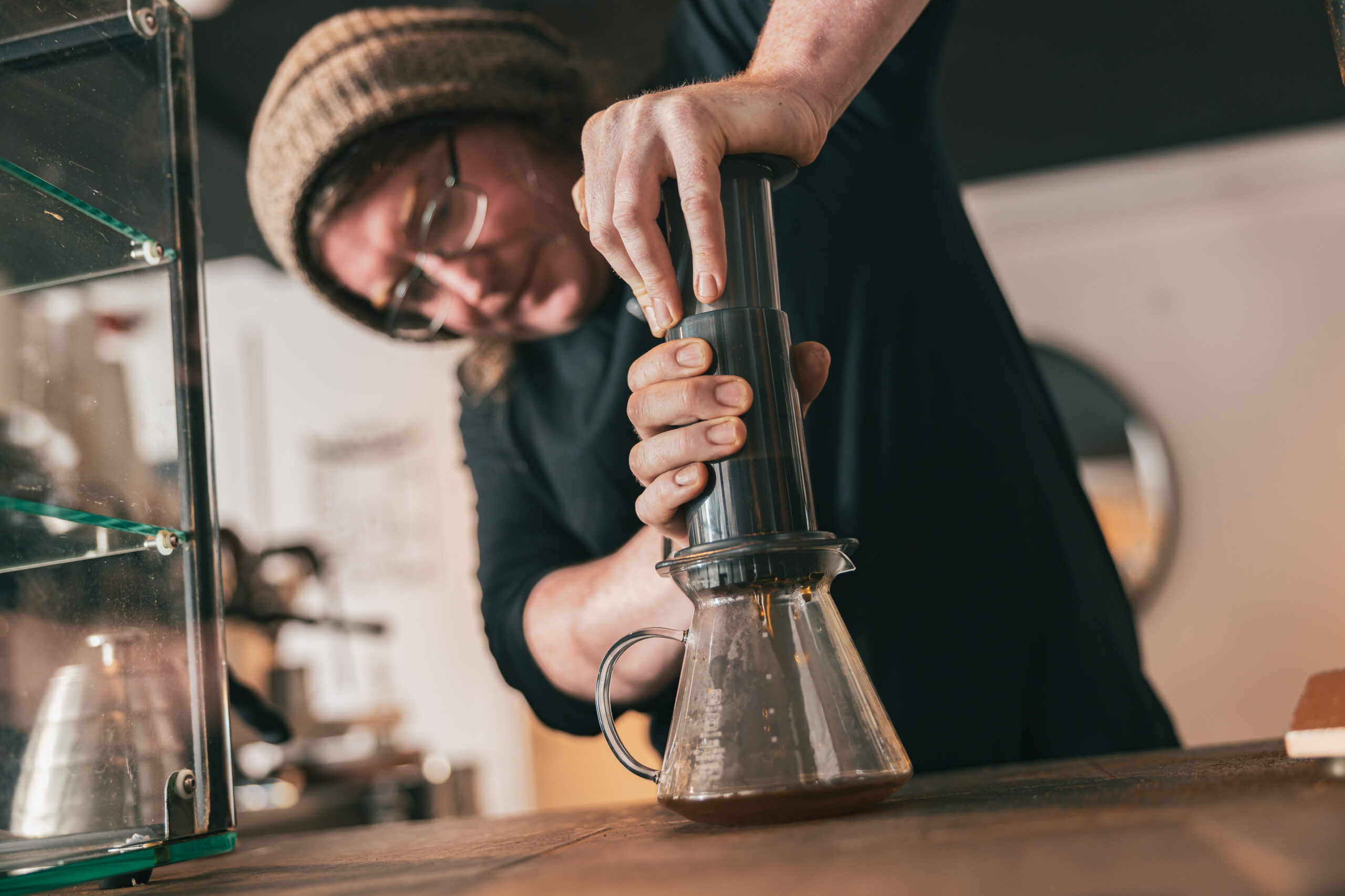 Professional Barista Press To Device And Coffee Dr 2022 08 23 01 33 49 Utc